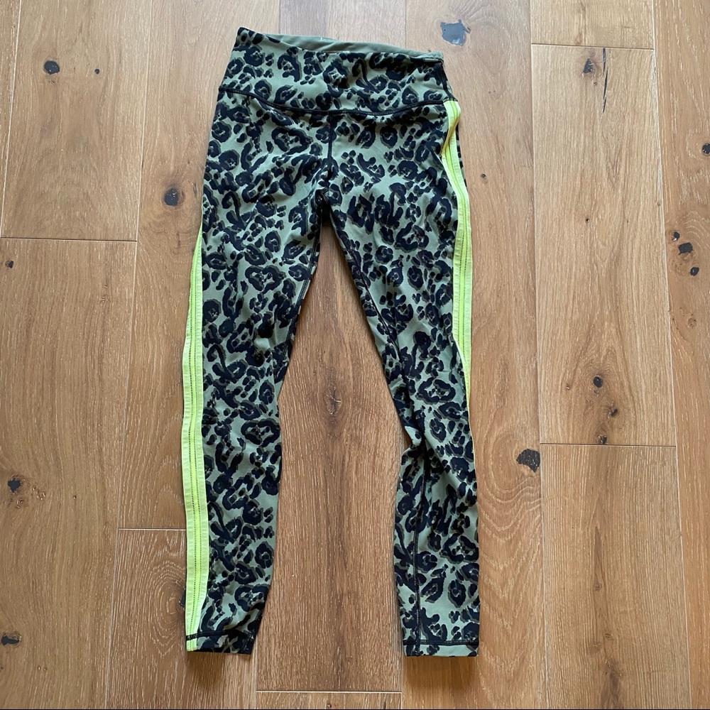 Victoria’s Secret Green Leopard Leggings Size Small